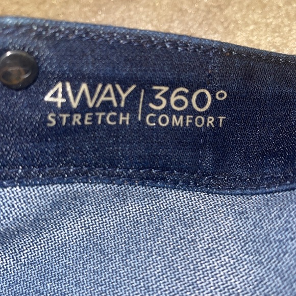 DL1961 4Way Stretch Dark Wash Rachel Jean Leggings Size 29. NWOT - Picture 2 of 9